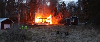 Sommarstuga i lågor - gick inte att rädda