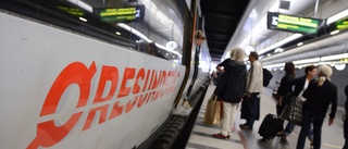 Över 1 000 passagerare fast i tågstopp