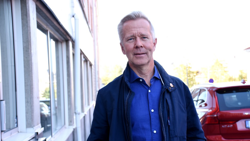”Vi har ett kommunalråd som lägger sig i princip alla förvaltningar. Det här skapar en rädsla och oro i organisationen och en tystnadskultur”, säger Mats Taaveniku (S).  