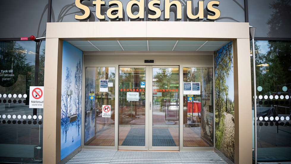 Skribenten undrar om det är något fel på Skellefteå kommuns personalpolitik.