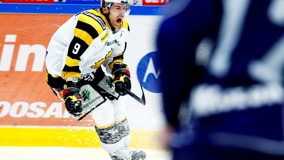 Kimmo Koskenkorva jublar efter sitt mål mot Linköping i Skellefteå AIK:s första sjunde avgörande match någonsin.