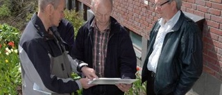 Protesterar mot planer på att lägga ner byns skola