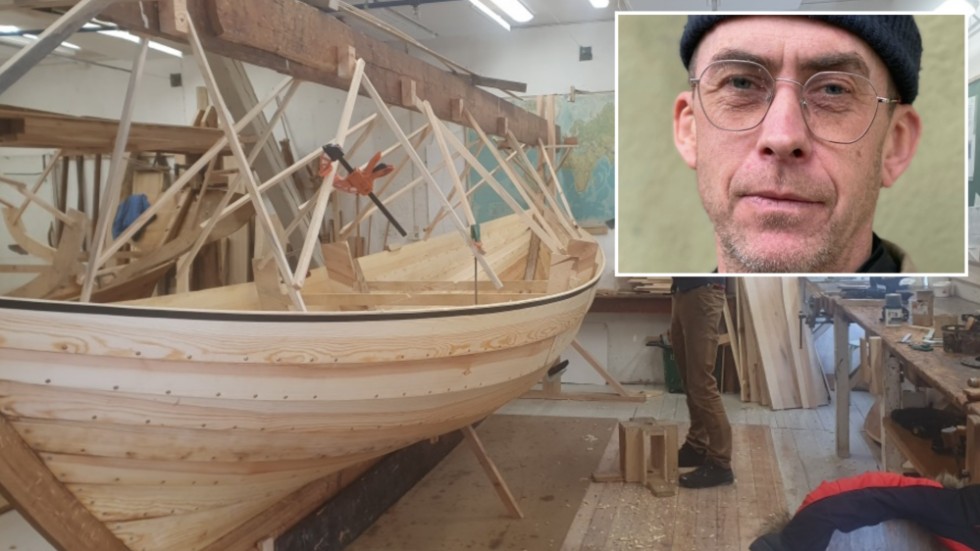 Isak Wiig bygger en snipa som modellen antas ha sett ut när den seglade på Mälaren kring Strängnäs på 1800-talet. Farkosten är 540 centimeter lång.