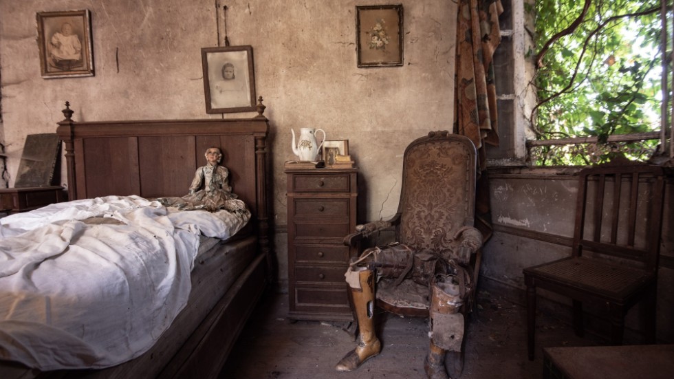 Ett beroende i ordets mest positiva bemärkelse – så beskriver Jonathan Takalo ödehusfotograferandet. En favoritplats är "Protesmannens hus" i Frankrike där han hittade en tidning från 1945. "Tänk att det stått så länge utan att någon vandaliserat."