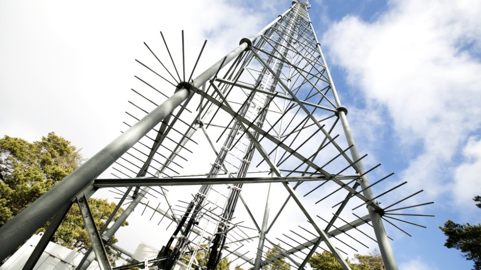 En mobilmast behöver reservbatterier för att kunna hålla mobilnätet igång vid ett strömavbrott. Sådana finns inte vid alla master, men några. Två sådana har nu stulits.