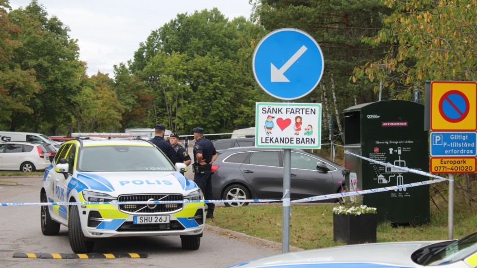 En parkering spärrades av i samband med att polisen fått kännedom om ett misstänkt föremål i Åby.