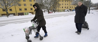 Flera gående i olyckor på grund av ishalkan