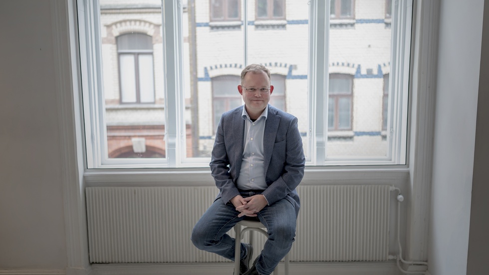 Henrik Ekengren Oscarsson är professor i statsvetenskap vid Göteborgs universitet, har ett förflutet som föreståndare på Samhälle-Opinion-Media SOM-institutet och som Demokratirådsförfattare på Studieförbundet Näringsliv och Samhälle SNS. En person som Oscarsson kanske kunde åta sig en svensk variant av The Economists granskning? 