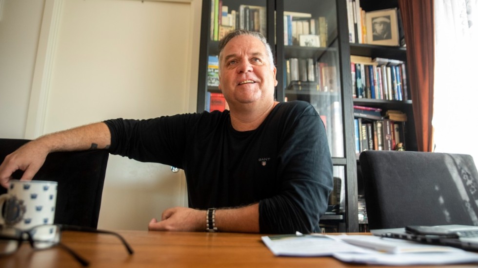 Torgny Maurer (SD) anser att Finspångs kommun styrs för mycket av tjänstemän och att politikerna måste ta tillbaka makten. 