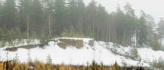 Oro över ostängslat och brant grustag i Vännevad