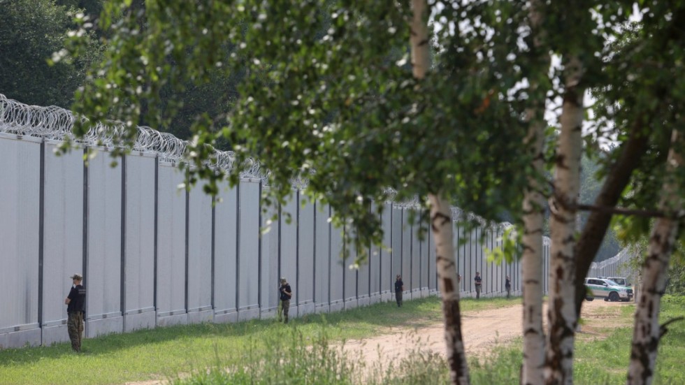 Polska gränsvakter patrullerar området.