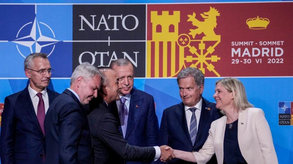Handskakningar efter det att Turkiet, Finland och Sverige kommit överens under Natotoppmötet i Madrid i juni. Arkivbild.