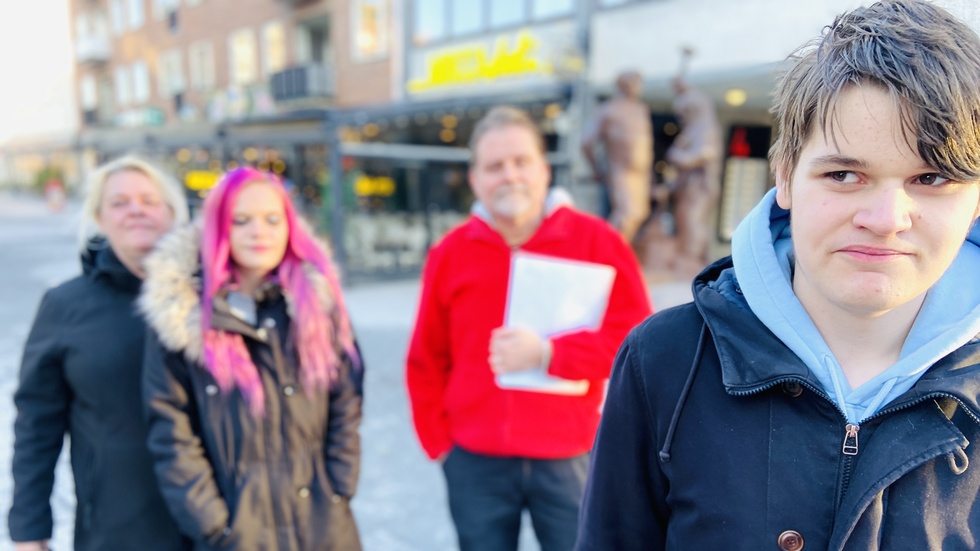 William Klingsten var 14 år när han för ett år sedan hittades livlös i sin säng av sina föräldrar. "Kan vi hjälpa bara en annan familj vars barn drabbas av stroke är det värt att gå ut offentligt och berätta vår historia", säger Mia, storasyster Amandah och Jonas Klingsten.