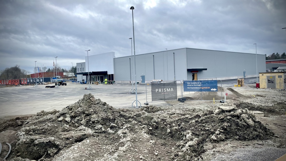 För den förbipasserande ser Willysbygget ut att göra stora framsteg nästan varje dag. Parkeringen är sedan länge färdig med målade parkeringsrutor.
