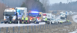 Punktering bakom trafikkaos – E20 avstängd i en timme