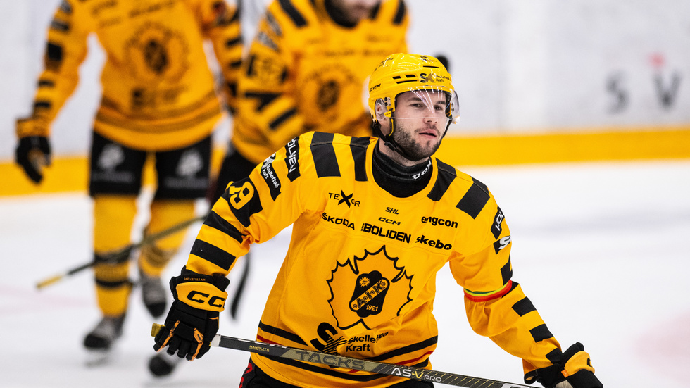 Martins Dzierkals satte 2–0 och sitt andra SHL-mål för säsongen i första perioden.