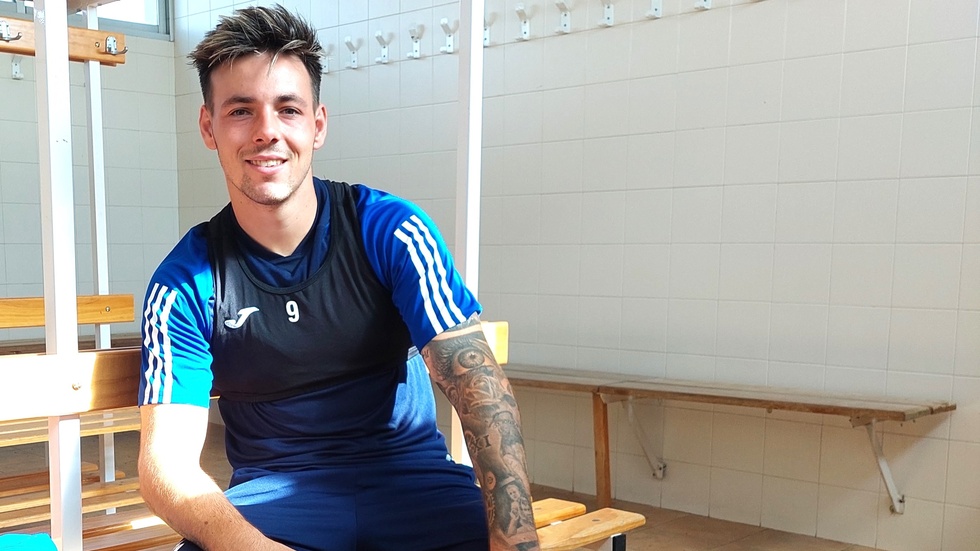 Max Svensson med släkten i Eskilstuna har nu gjort sin debut i La Liga.