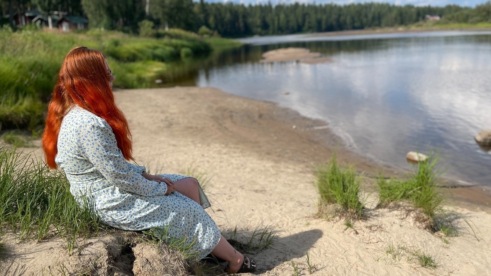Lisa Dahl och hennes syster har tagit initativ till en ljuständning och insamling för att hedra minnet av pojken och styvpappan och stötta mamman.