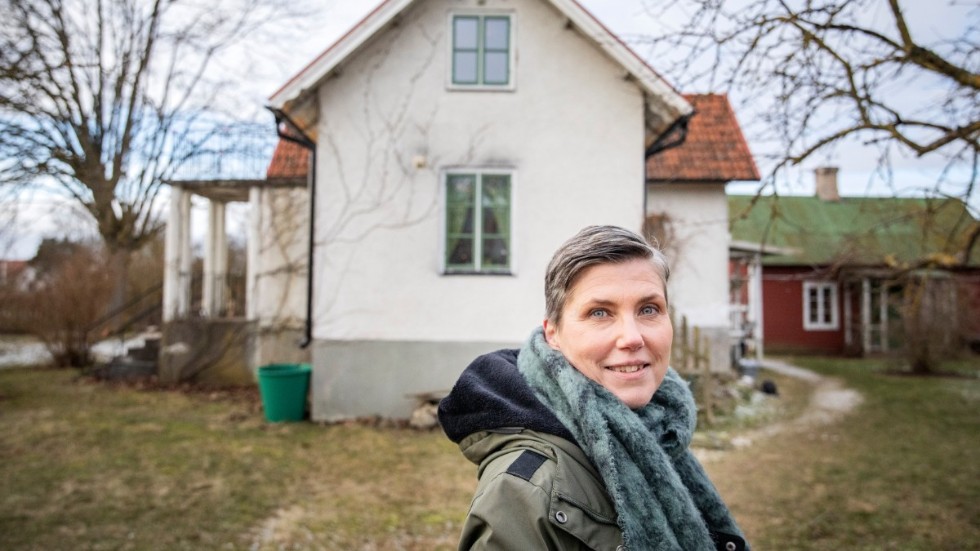 I somras diagnosticerades regionrådet, men framförallt privatpersonen, Eva Ahlin med cancer i tjocktarmen. Nu ser hon en ljusning, efterbehandlingen är igång och hon längtar tillbaka till politiken.