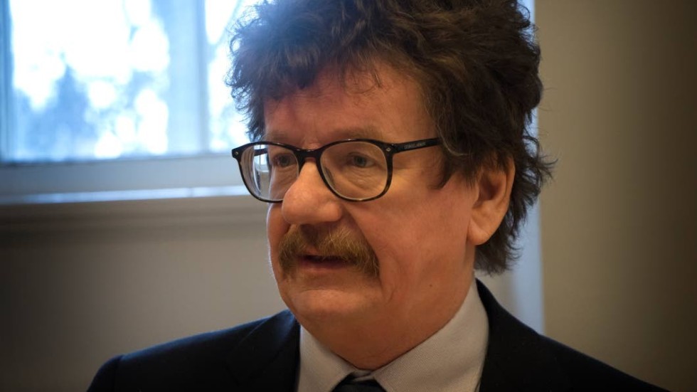 Kommunstyrelsens ordförande Lars Stjernkivst (S) har sedan tidigare haft kännedom om att det funnits problem angående upphandlingarna på digitaliseringsavdelningen.