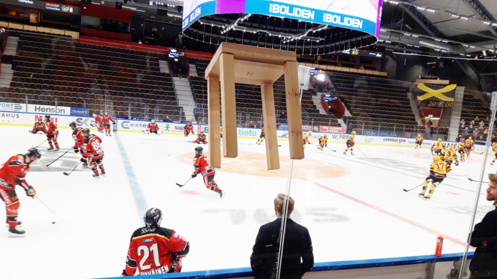 Jimmie Ericsson lämnade en pall till Thomas Berglund med texten "känn lugnet" på.
