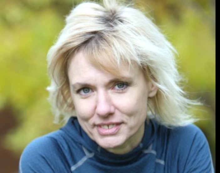 "Min tolkning är att har förekommit olovlig avlyssning. Det faktum att det finns en länk, en teknik, kopplad till mötet har ingenting med de rättsliga förutsättningarna att göra" säger Ingrid Helmius.