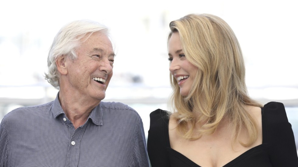 Paul Verhoeven tillsammans med skådespelaren Virginie Efira under Cannesfestivalen.