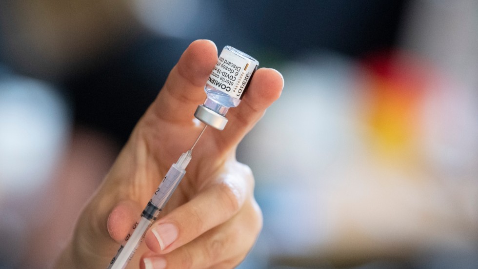 Barn i åldrarna 12 till 15 år bör vaccineras mot covid-19, anser Folkhälsomyndigheten. Arkivbild.