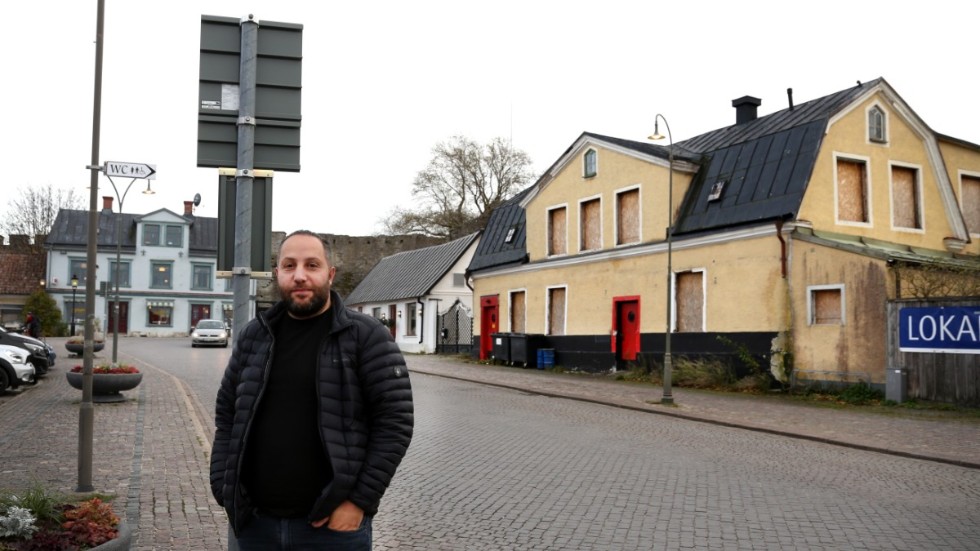 Roy Abdel-Ahad har ägt fastigheten vid Södertorg i flera år. Nu väntar en ny bygglovsansökan och han hoppas sedan ha fyra till sex lägenheter och en restaurang klara under 2023.