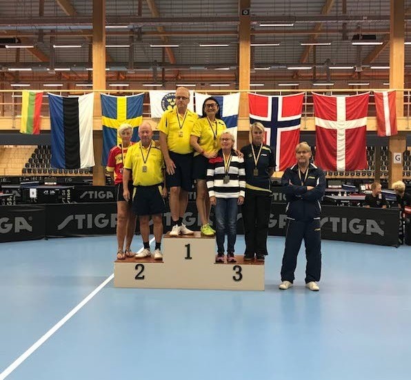 Prispallen i mixed där Yue Xia Wang/Fridén och Håkan Fridén stod överst.