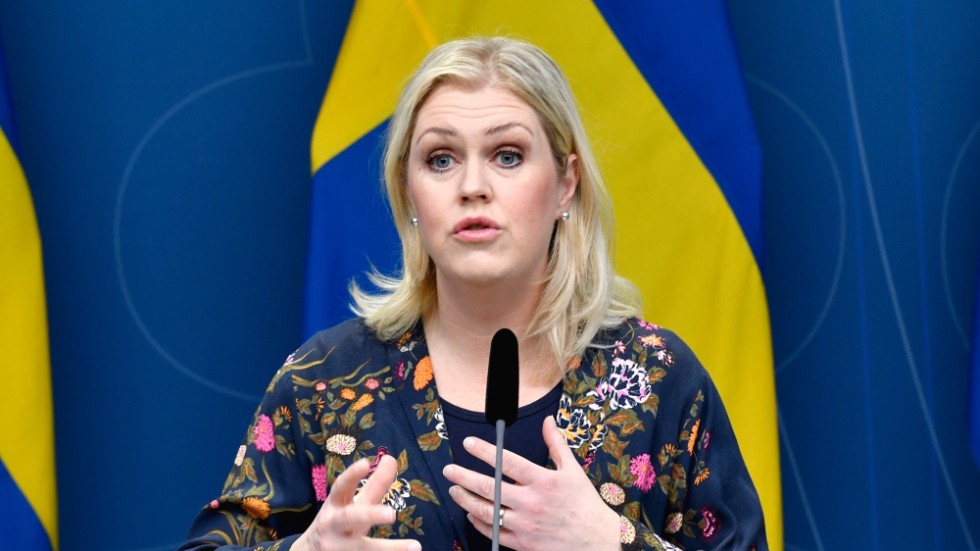 Socialminister Lena Hallengren (S) måste nu komma tillbaka med ett förslag om att bara förlänga pandemilagen i två månader. Arkivbild.