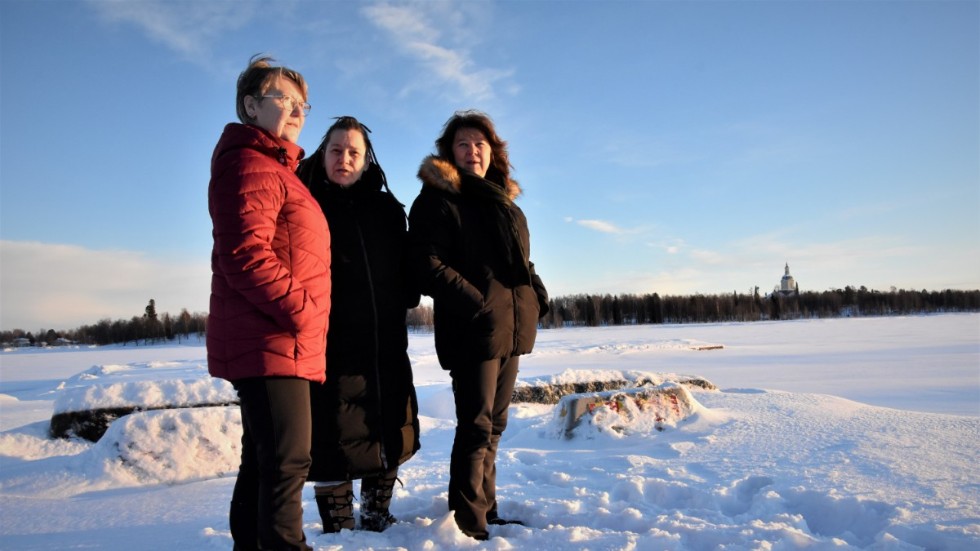 Tuula Kankaanranta, Anna Svelin och Pia Innala hoppas att vinterbadet kan komma igång till nästa vinter.