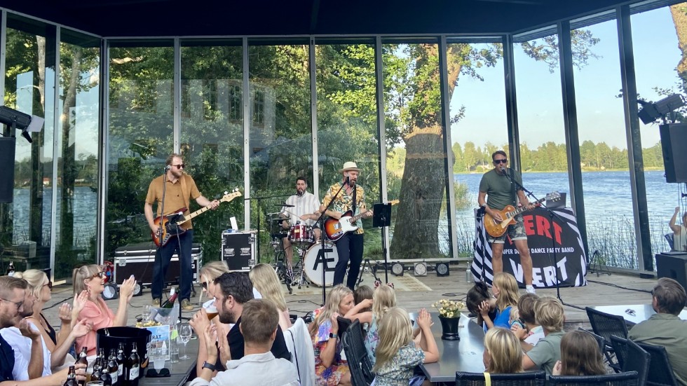 Vaert är stammisar på After beach-scenen. Även ikväll spelar de – och vi rapporterar där ifrån!