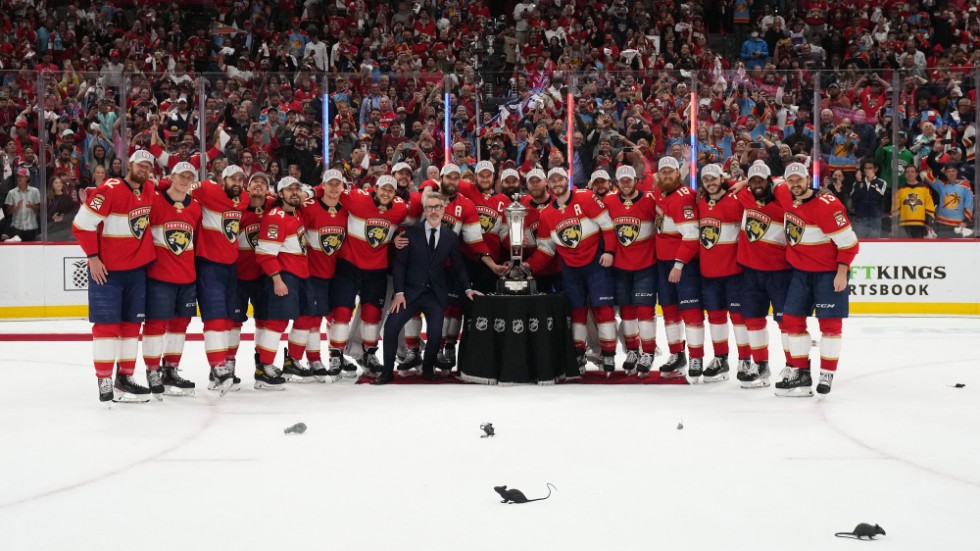 Floridalaget som gjorde det och tog sig till final i Stanley cup! Gustav Forsling sexa från vänster.