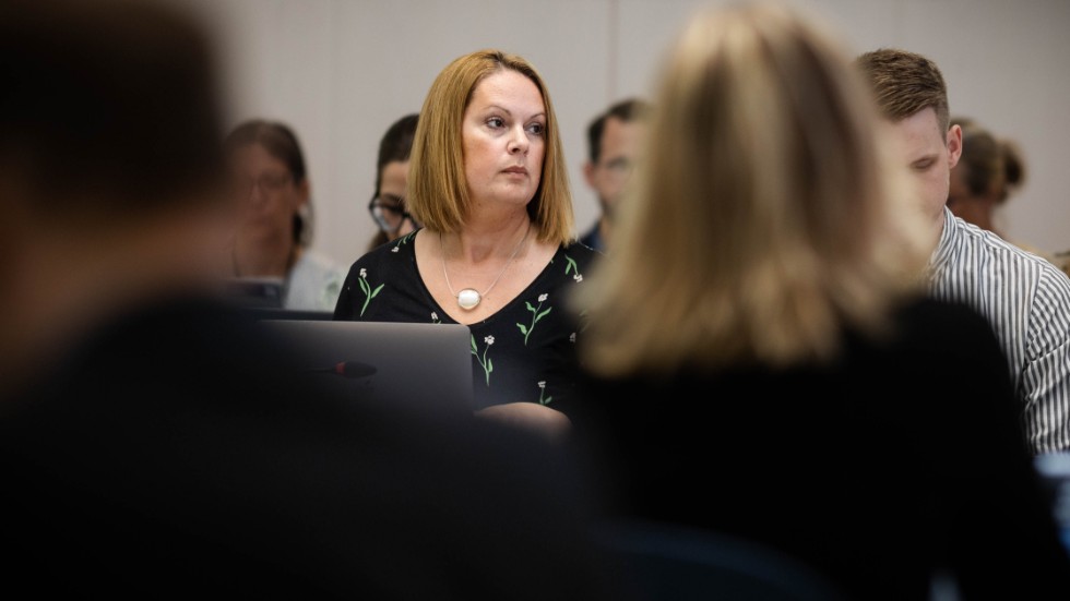 På senaste kommunfullmäktige slöt samtliga partier upp bakom M:s förslag om en skolkampanj mot antisemitism. Utbildningsnämndens ordförande Eva Christiernin (S) lovordade förslaget och sade att kommunen måste göra mer. Nu låter det annorlunda.