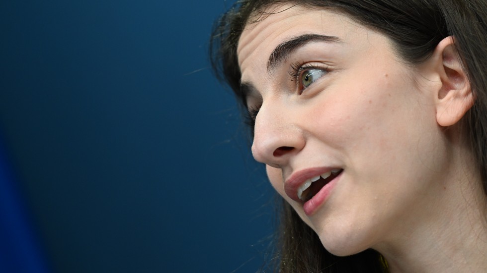 Klimat- och miljöminister Romina Pourmokhtari (L) skyndar på med lagförslag för ny kärnkraft. Arkivbild.