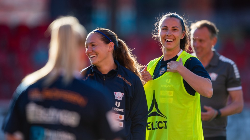 Nellie Karlsson under uppvärmningen inför Växjömatchen.
