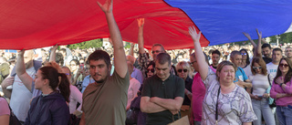 Tiotusentals protesterade i Belgrad mot våldet