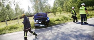 Lastbil och minibuss i krock