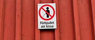 Parets drag för att stoppa kissnödiga från att kissa på deras hus