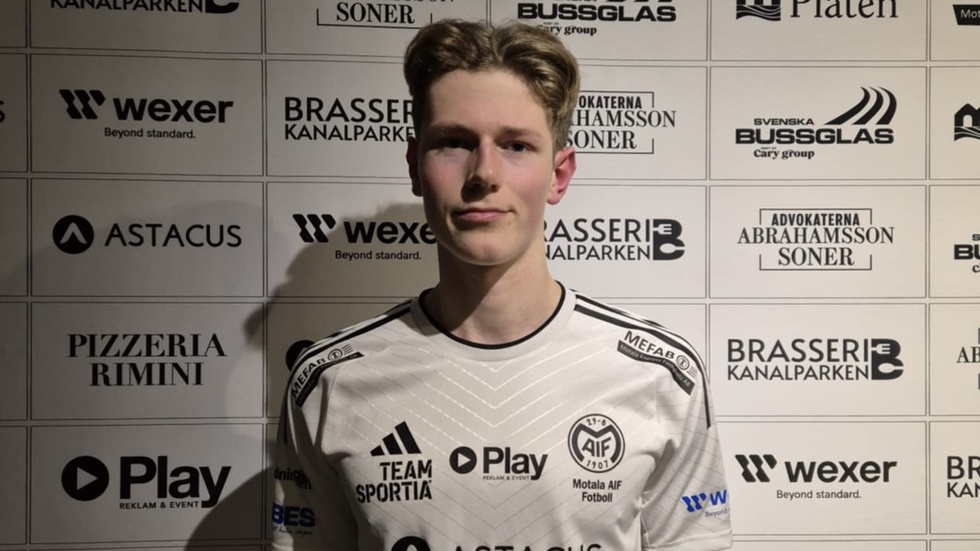 Isak Karlmark har skrivit på ett tvåårskontrakt med Motala AIF:s division 2-lag.