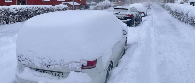 Snösmockan ger trafikproblem och strömavbrott