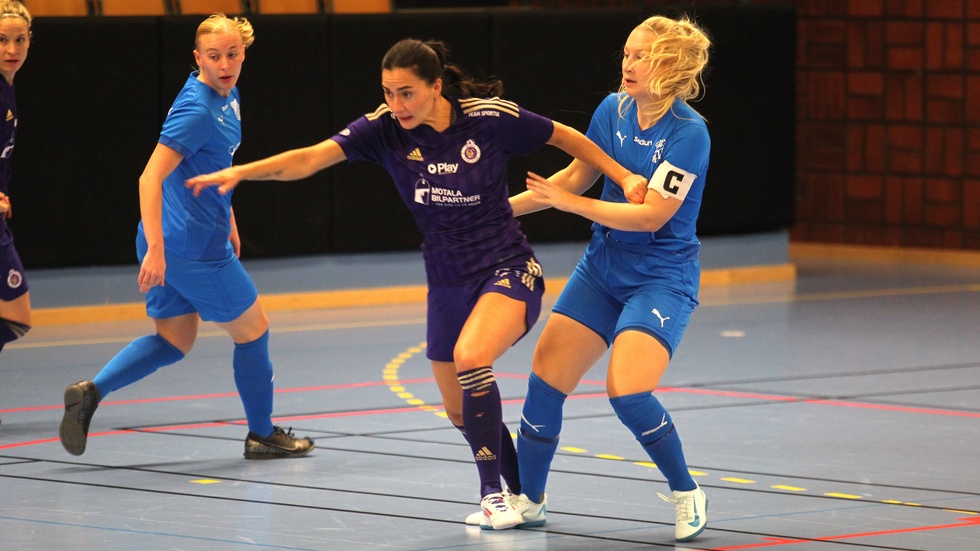Motala FK och Irma Cajlakovic, här en bild från tidigare, ser ut att missa SM-slutspel efter 0-2 mot jumbon Vallentuna på söndagen.