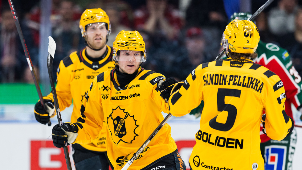 Anton Heikkinen, mitten, gjorde AIK:s tröstmål och sitt tolfte när Frölunda vann med 5–1 i Scandinavium.
