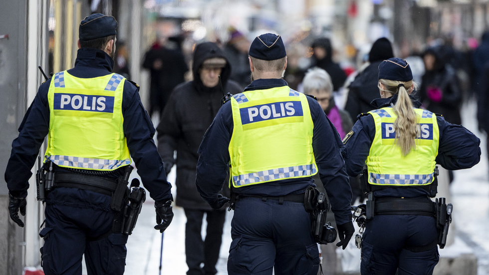 Tomas Löfberg, aspirantansvarig i polisområde Södermanland, besvarar en tidigare insändare om att underkända aspiranter borde få en andra chans. Poliserna på bilden har ingenting med texten att göra.