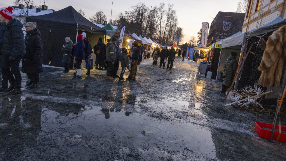 Jokkmokks marknad bjöd oväntat på sex plusgrader på fredagen.