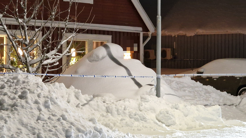 Polisen jobbade under fredagskvällen med en insats i Piteå och spärrade av en bostad.