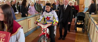 Festmässa i kyrkan • Först kom en speedwaycykel – sedan blivande ärkebiskopen • VIDEO: Se cykeln och hör sången