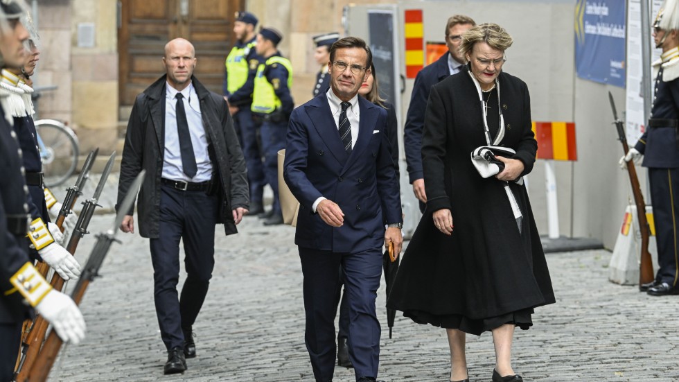 Moderaternas partiledare Ulf Kristersson (M) och hustrun Birgitta Ed anländer till Storkyrkan inför gudstjänsten som inleder Riksmötets öppnande.