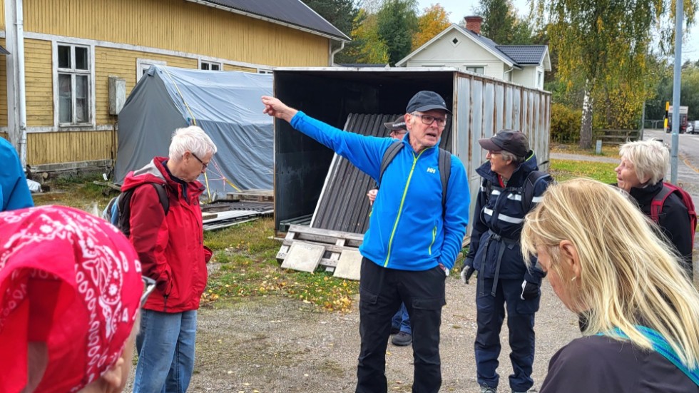 Dag Möller guidade runt Naturskyddsföreningen vid en vandring runt omkring i Lotorp.